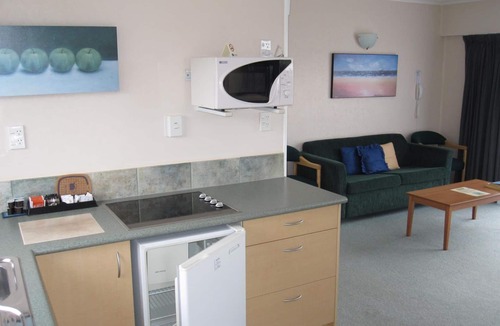 Haruru Hotel | Cook's Lookout Motel