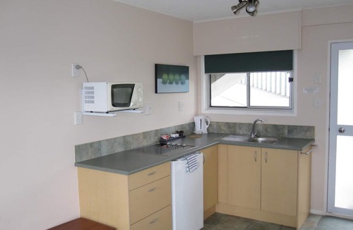 Haruru Hotel | Cook's Lookout Motel