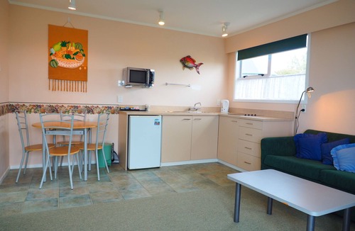 Haruru Hotel | Cook's Lookout Motel