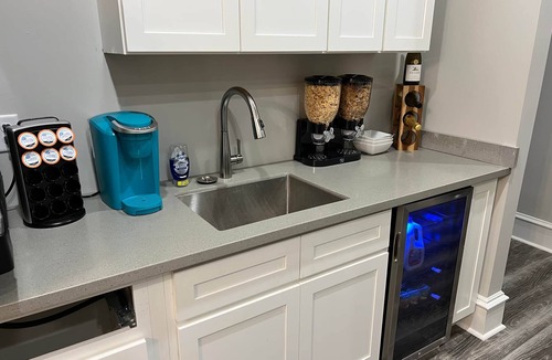 Leitchfield House | Cookie Monster Room 🚭 @ Homestay On Main