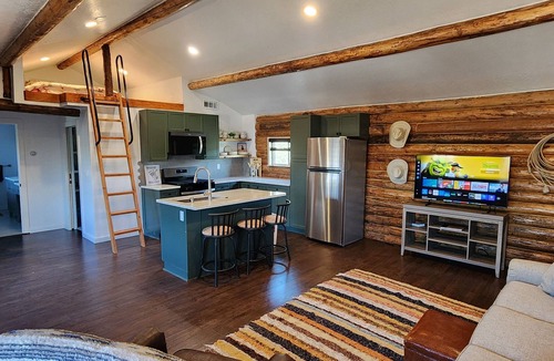 Diamondville Cabin | Cookie's Cabin is a charming little cabin in adventurous Kemmerer!