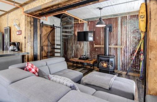 L'Anse-Saint-Jean House | cool box