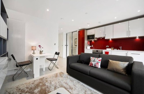 Hackney Apartment | Cool Dalston studio with balcony/gym