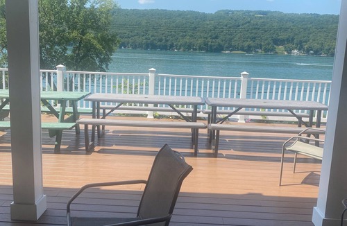 Dundee House | Cool house with AC in charming Dundee with gorgeous views of the lake