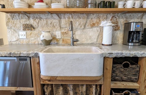 Barton Hills House | COOL off-Barton SPRINGS POOL HERE- Swim, SUP, kayak, Hike. COOL in so many ways