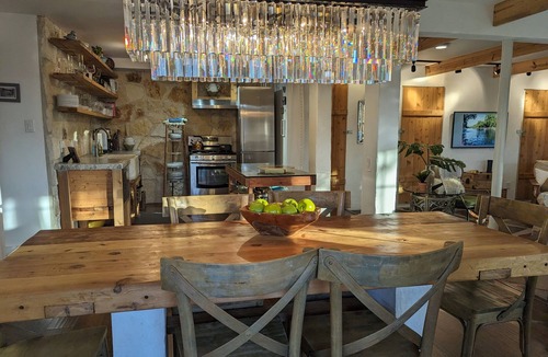 Barton Hills House | COOL off-Barton SPRINGS POOL HERE- Swim, SUP, kayak, Hike. COOL in so many ways