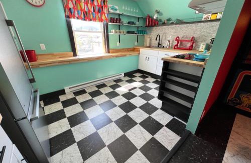 Bellefonte Apartment | Cool, Retro Getaway in Heart of Downtown