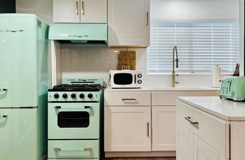 Pinetop-Lakeside Cabin | Cool Retro White Mountain Cabin