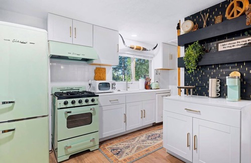 Pinetop-Lakeside Cabin | Cool Retro White Mountain Cabin