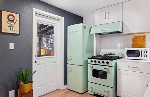 Pinetop-Lakeside Cabin | Cool Retro White Mountain Cabin