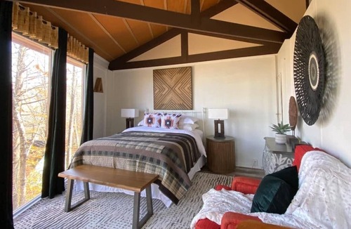 Beech Mountain Villa | Cool Tree House with Hot tub & FREE EV charging