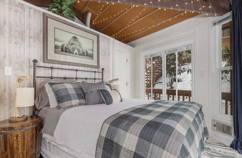 Beech Mountain Villa | Cool Tree House with Hot tub & FREE EV charging
