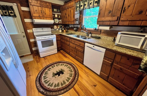 Jefferson Cabin | Cooler Temps, Better Memories - Cabin w/Mtn Views, Firepit, & Pet Friendly!