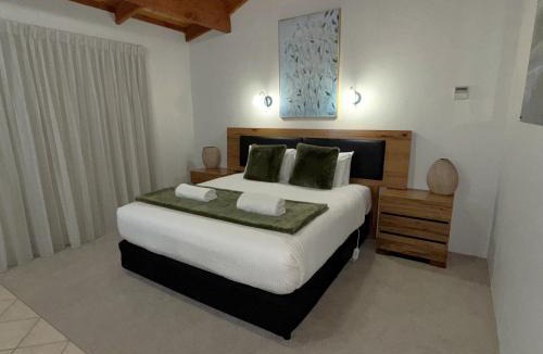 Comaum Hotel | Coonawarra Place Motor Inn