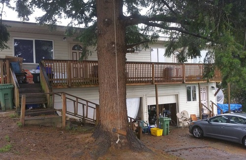 Coos Bay Apartment | Coos Bay View 2-bedroom apartment with bonus third room