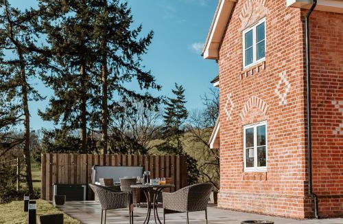 Guilsfield House | Copper Beech Cottage
