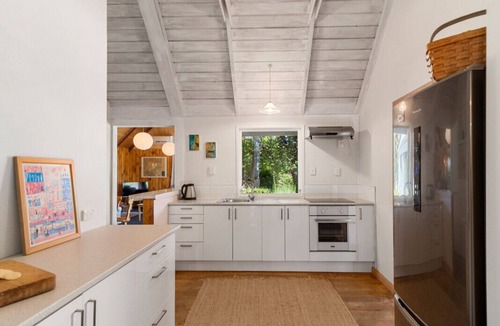 Wharewaka Cottage | Copper Beech Cottage - Wharewaka Holiday Home