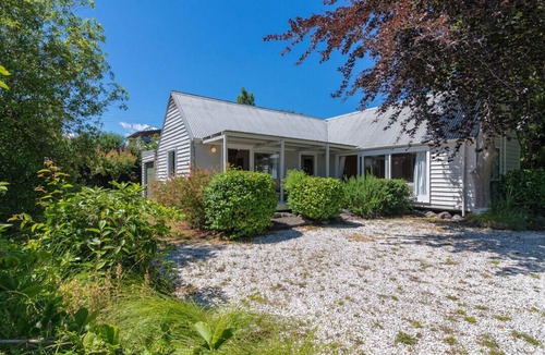 Wharewaka Cottage | Copper Beech Cottage - Wharewaka Holiday Home