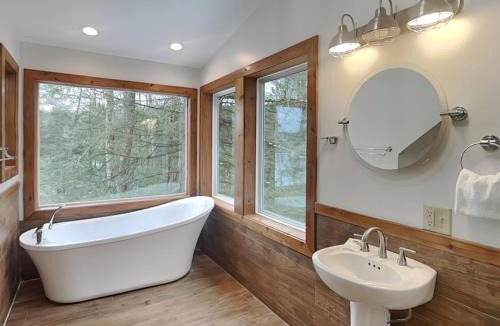 Oakland House | Copper Canoe