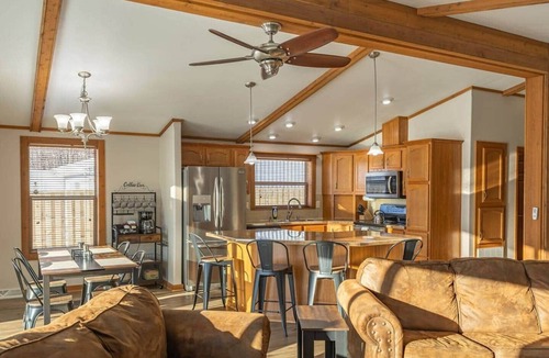 Ferryville House | Copper Creek Getaway Sleeps 6 Hot Tub