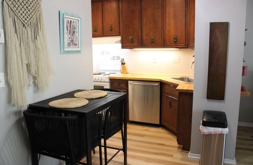 Daphne Condo | Copper Den Condo by the Bay, Chic & Cozy studio