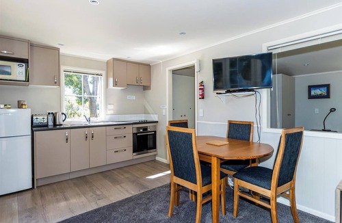 Middle Valley Cottage | Copper John, close to the Ski Fields here in the McKenzie. Quiet and private.