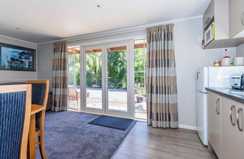 Middle Valley Cottage | Copper John, close to the Ski Fields here in the McKenzie. Quiet and private.