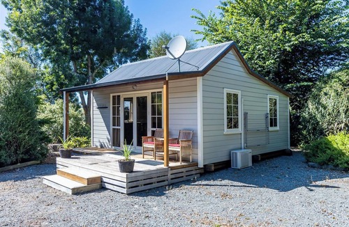 Middle Valley Cottage | Copper John, close to the Ski Fields here in the McKenzie. Quiet and private.