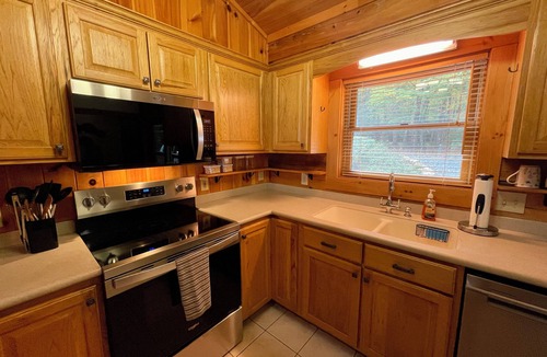 Jefferson House | Copper Mine Cabin -Sleeps12, Hot Tub, WIFI, Foosball, Sm.Dog Friendly, Gas Logs, Firepit
