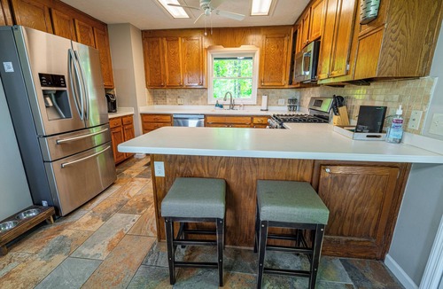 Dahlonega Cabin | Copper Ridge Getaway-Hot Tub/Fire Pit/Dog Friendly/2 - bedroom!