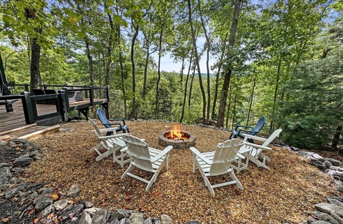 Mineral Bluff Cabin | Copper Ridge Hideaway - Dog Friendly | Pac Man Arcade Game | Hot Tub
