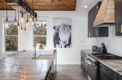 Orderville House | Copper Rock Ridge- Luxury, Pool Table, Hot Tub between Zion and Bryce
