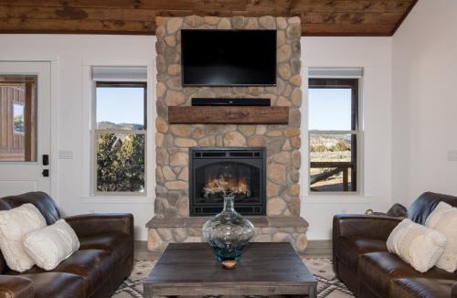 Orderville House | Copper Rock Ridge- Luxury, Pool Table, Hot Tub between Zion and Bryce