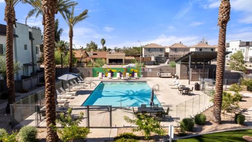 Villa De Paz House | Copper Sky Townhome - Pool & Gym