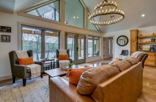 Norfork House | 'CopperTop Cabin' Waterfront White River Retreat