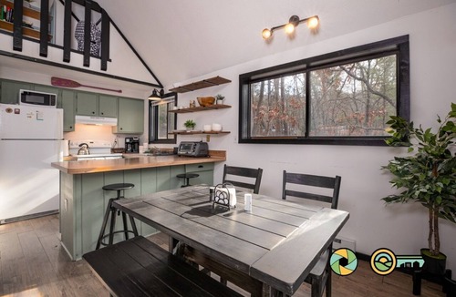 Basye Ski Chalet | Coppertop Chalet - cozy and convenient!