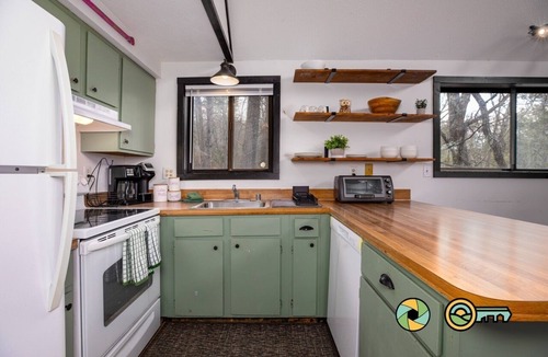 Basye Ski Chalet | Coppertop Chalet - cozy and convenient!