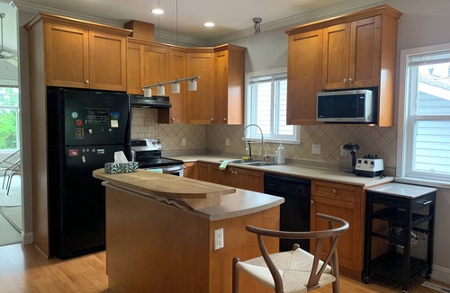 Coquitlam House | Coquitlam Centre Mall 3 Bed 1 Bath in a Shared House