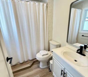 Niagara Falls House | Cora Stay