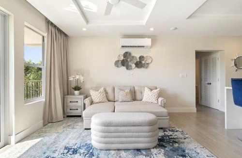 Little Battaleys Apartment | Coral Beach 101 2BR 2BR West Coast Condo, Pool, Rooftop, Beaches