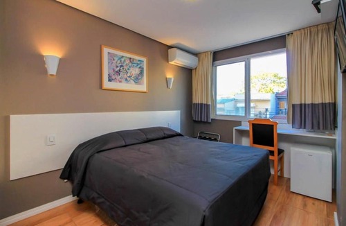 Menino Deus Hotel | Coral Express próximo a UFRGS, Cais Mauá e Bar Opinião