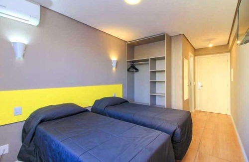 Menino Deus Hotel | Coral Express próximo a UFRGS, Cais Mauá e Bar Opinião