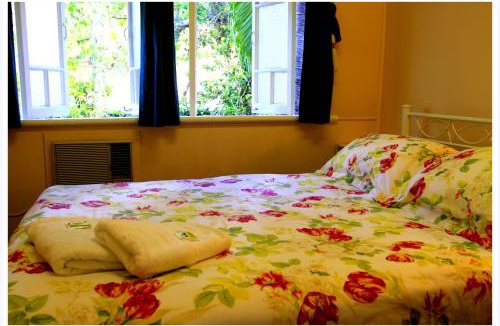 Townsville Bed & Breakfast | Coral Lodge Bed and Breakfast Inn