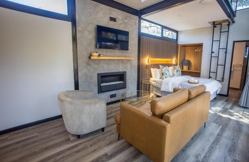 Nahoon Bed & Breakfast | Coral Wood Self Catering Suites and B&B
