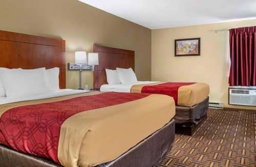 River Falls Hotel | Coratel Inn and Suites By Jasper Riverfalls - Deluxe 2 Queen Bed NS