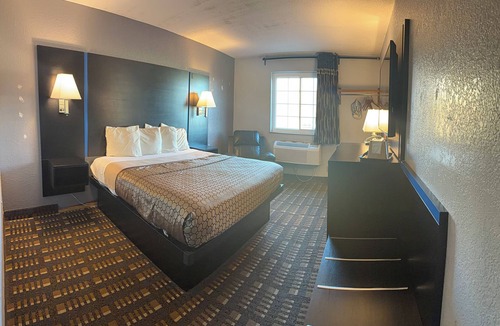 Grant Hotel | Coratel Inn and Suites by Jasper Stillwater Standard 1 King Bed Non Smoking