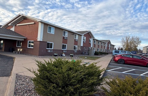 Grant Hotel | Coratel Inn and Suites by Jasper Stillwater Standard 1 King Bed Non Smoking