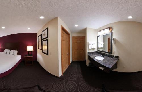 Black River Falls Hotel | Coratel Inn & Suites by Jasper Black River Falls, WI