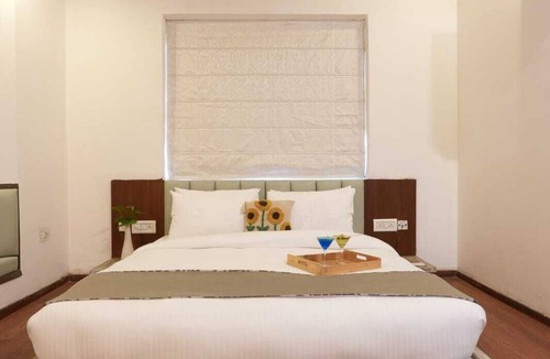 Kanda Range Hotel | Corbett Tusker Trail