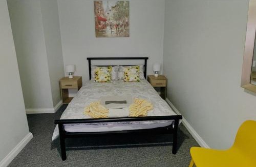 Corby Apartment | Corby- Split Level Apartment with 3 Bedrooms